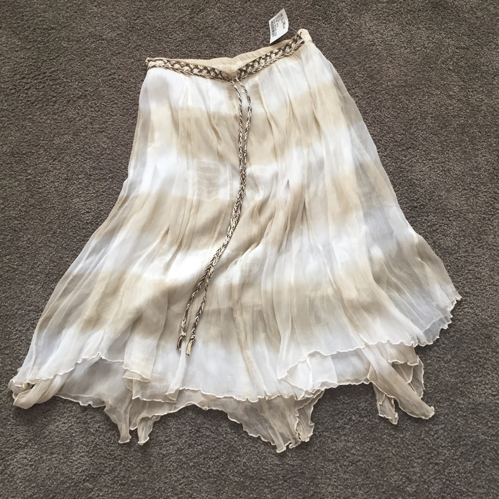 European Designer   Skirt Beige size XXS. NWT